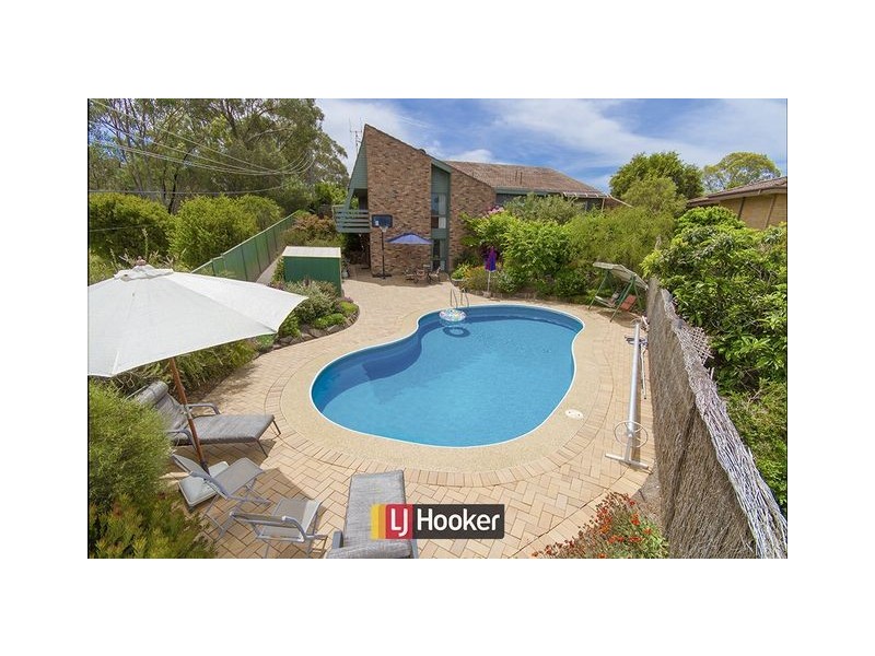 14 Molineaux Place, Farrer ACT 2607