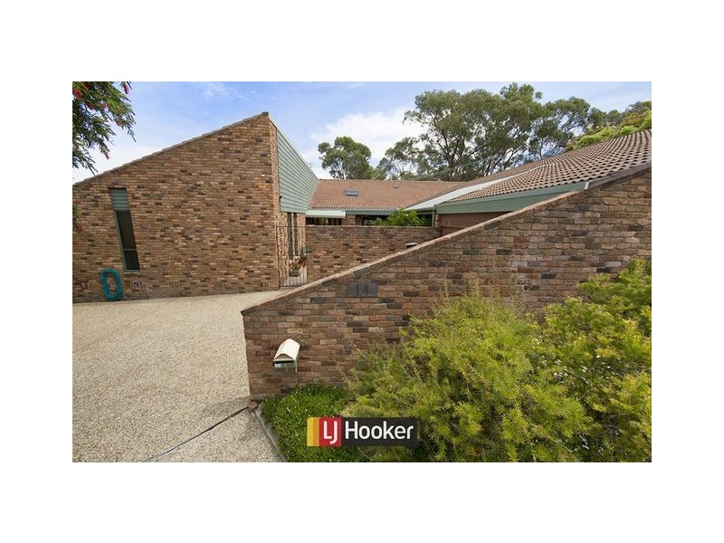 14 Molineaux Place, Farrer ACT 2607