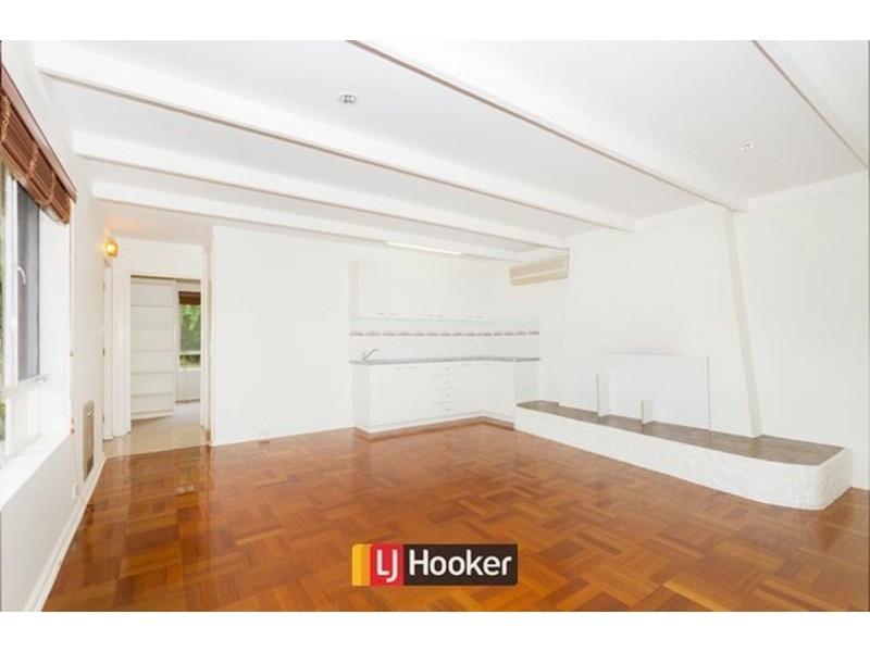 27 Gilmore Crescent, Garran ACT 2605