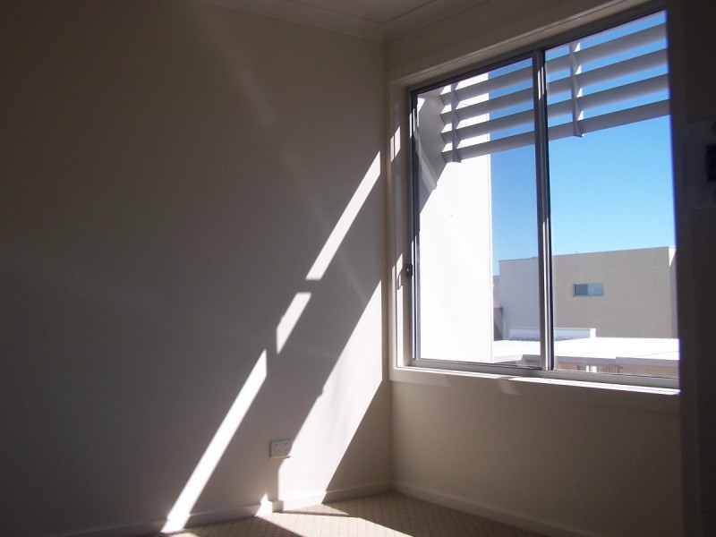 61 Stowport Avenue, Crace ACT 2911