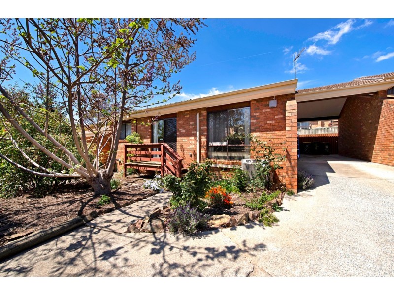 2/12 Lazarus Crescent, Queanbeyan West NSW 2620