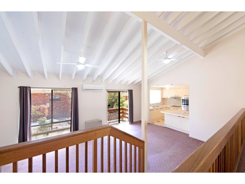 2/12 Lazarus Crescent, Queanbeyan West NSW 2620