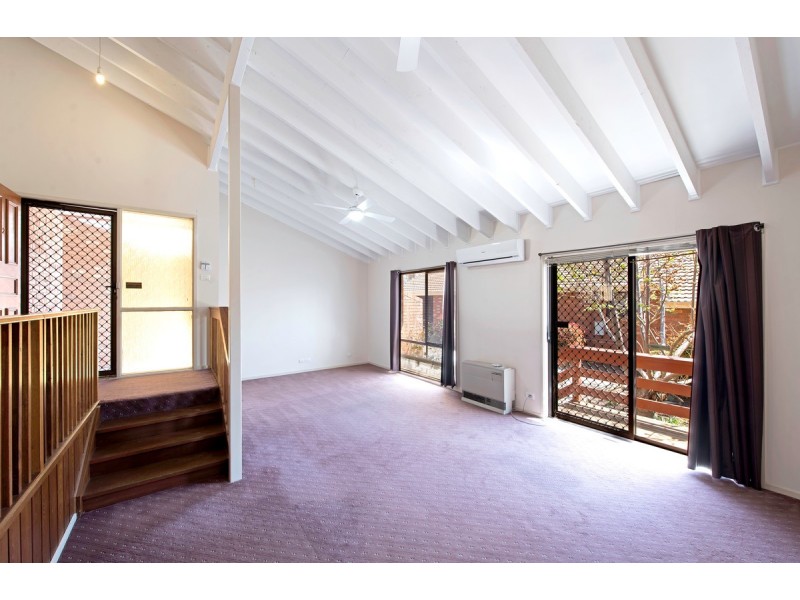 2/12 Lazarus Crescent, Queanbeyan West NSW 2620