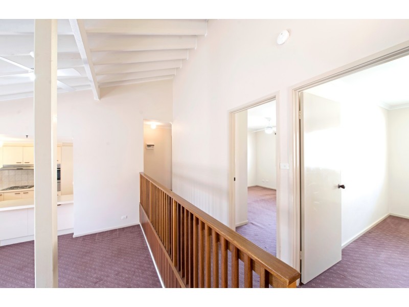 2/12 Lazarus Crescent, Queanbeyan West NSW 2620