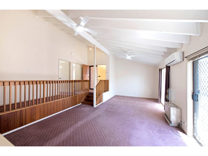 2/12 Lazarus Crescent, Queanbeyan West NSW 2620