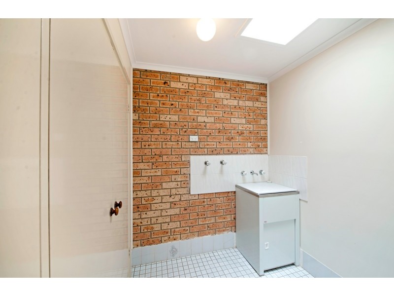 2/12 Lazarus Crescent, Queanbeyan West NSW 2620