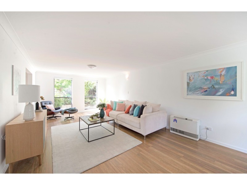 18 Molineaux Place, Farrer ACT 2607