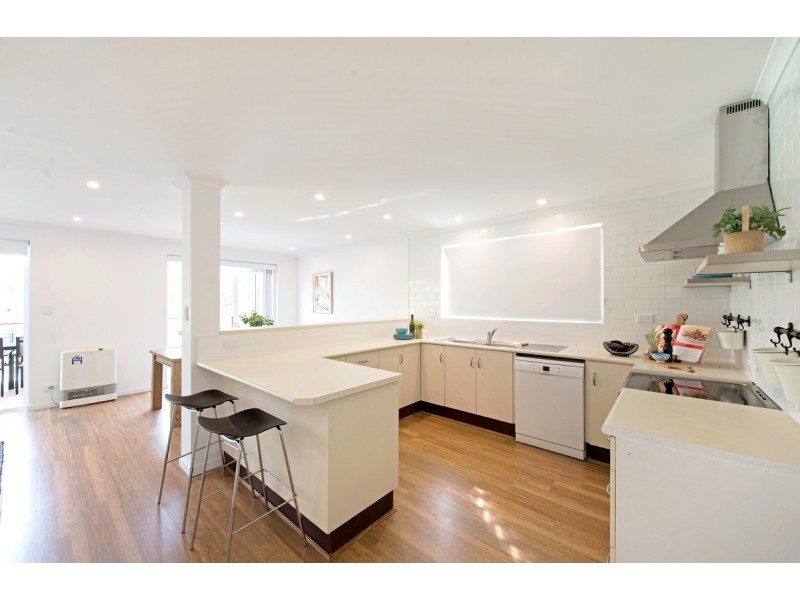 18 Molineaux Place, Farrer ACT 2607