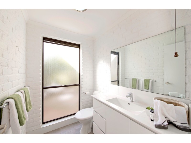 18 Molineaux Place, Farrer ACT 2607