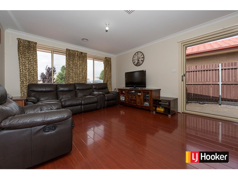 25 Audrey Cahn Street, Macgregor ACT 2615