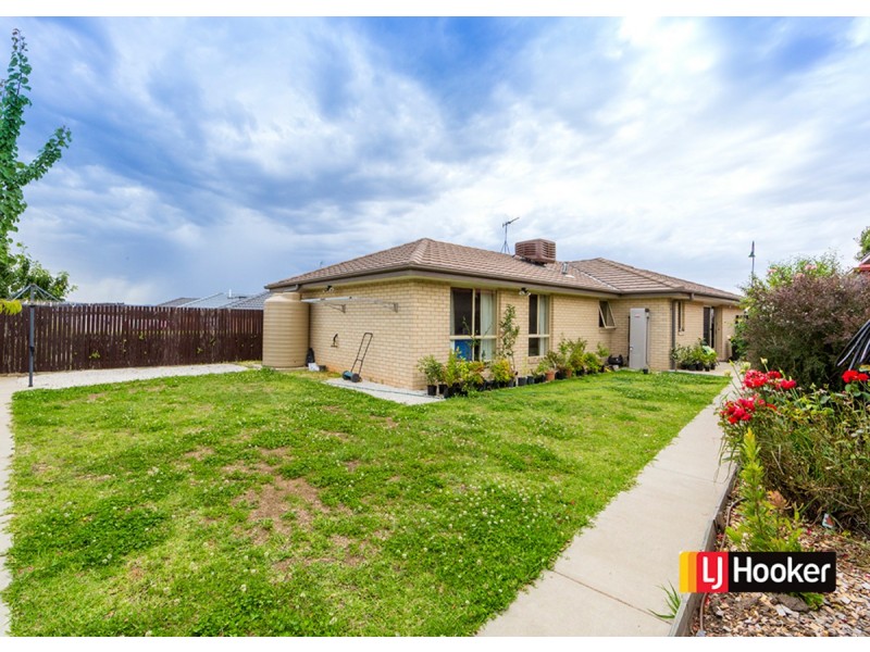 25 Audrey Cahn Street, Macgregor ACT 2615