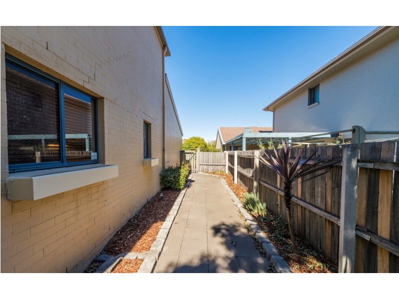 5/2 Dines Place, Bruce ACT 2617