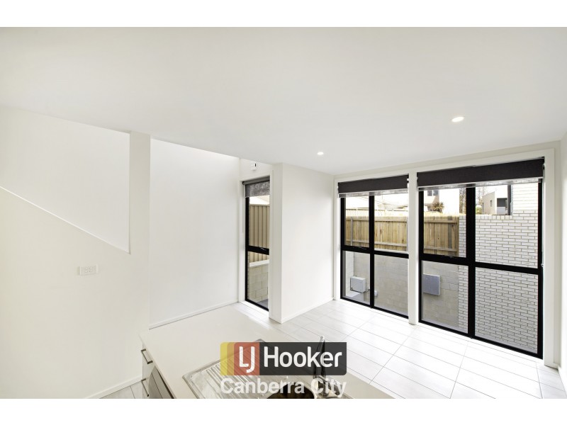 31/135 Easty Street, Phillip ACT 2606
