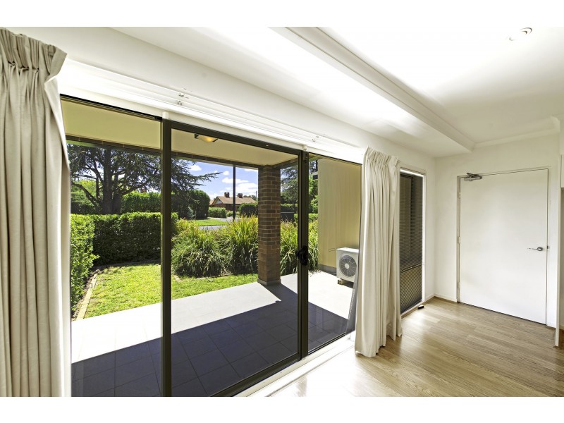 2/22 Batman Street, Braddon ACT 2612