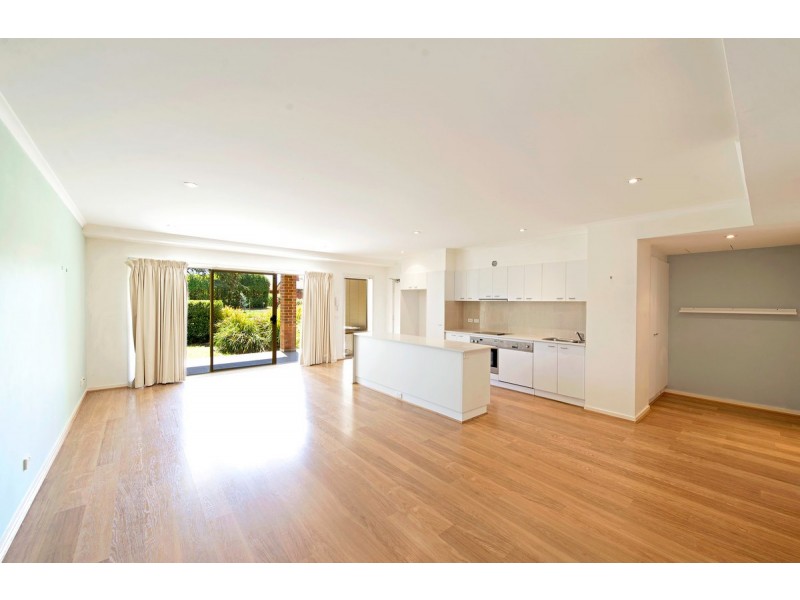 2/22 Batman Street, Braddon ACT 2612