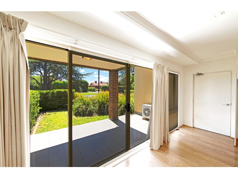 2/22 Batman Street, Braddon ACT 2612