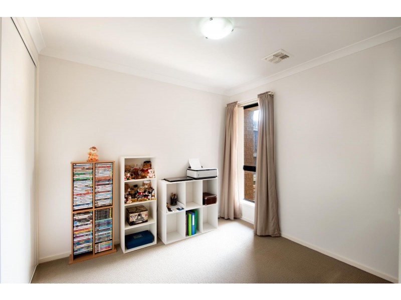 10 Pinner Place, Macgregor ACT 2615