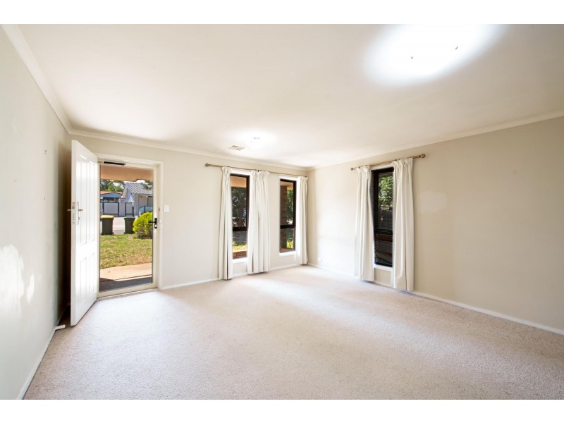 17 Hazel Smith Street, Oxley ACT 2903