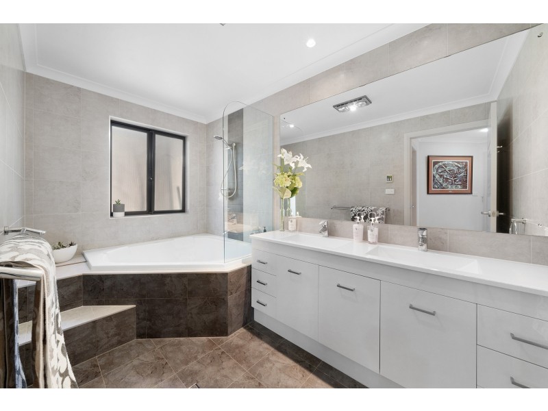 12 Donald Horne Circuit, Franklin ACT 2913