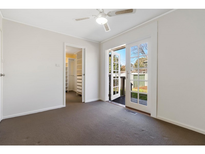 2 Thorn Place, Curtin ACT 2605