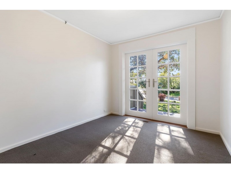 2 Thorn Place, Curtin ACT 2605