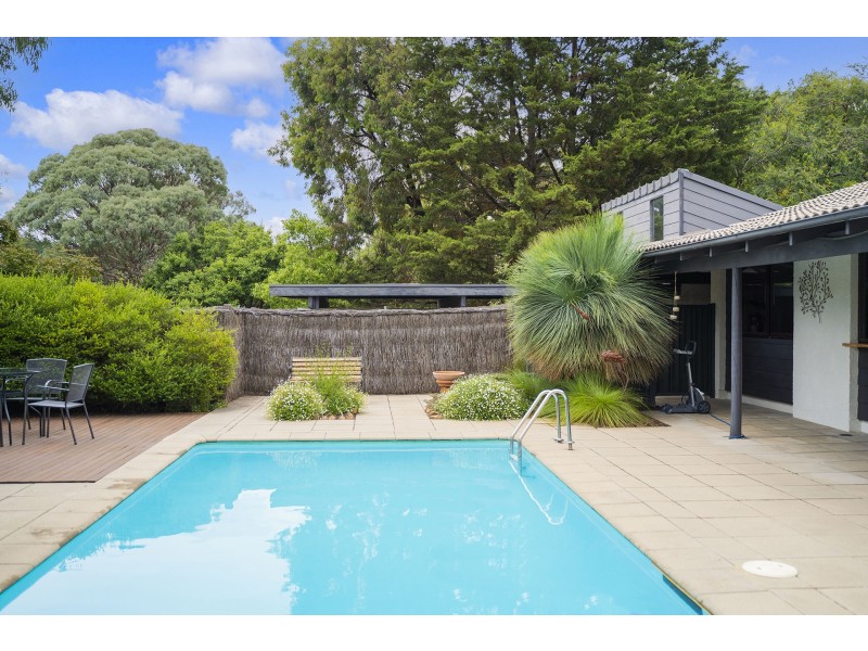 14 Meredith Circuit, Kambah ACT 2902