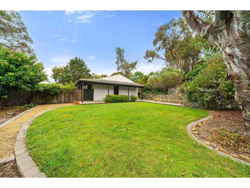 14 Meredith Circuit, Kambah ACT 2902
