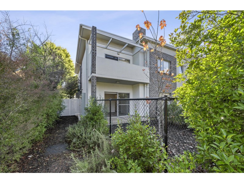 2/7 Lowanna Street, Braddon ACT 2612