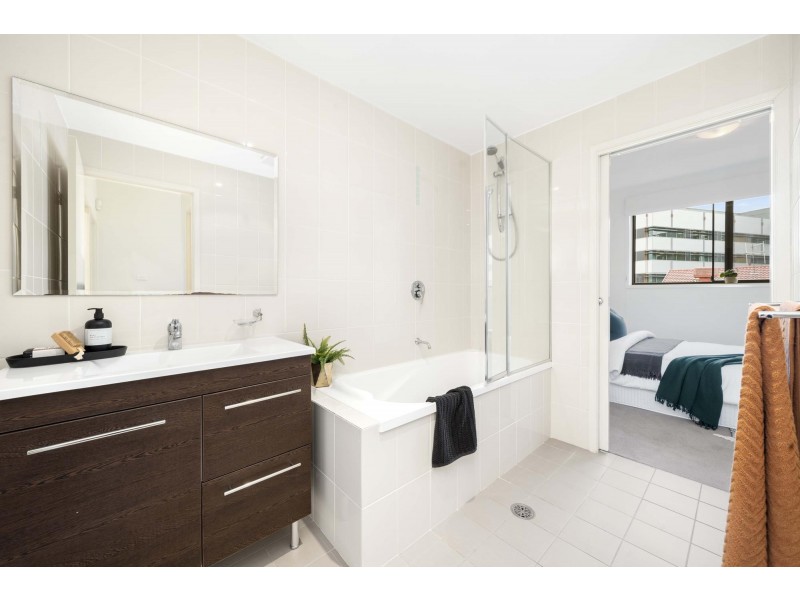 17/1 Drew Street, Greenway ACT 2900