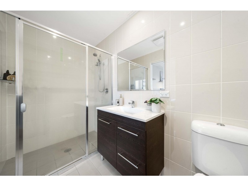 17/1 Drew Street, Greenway ACT 2900