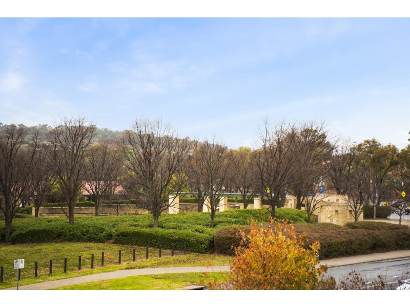 17/1 Drew Street, Greenway ACT 2900