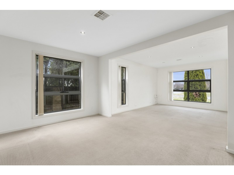 372 Anthony Rolfe Avenue, Harrison ACT 2914