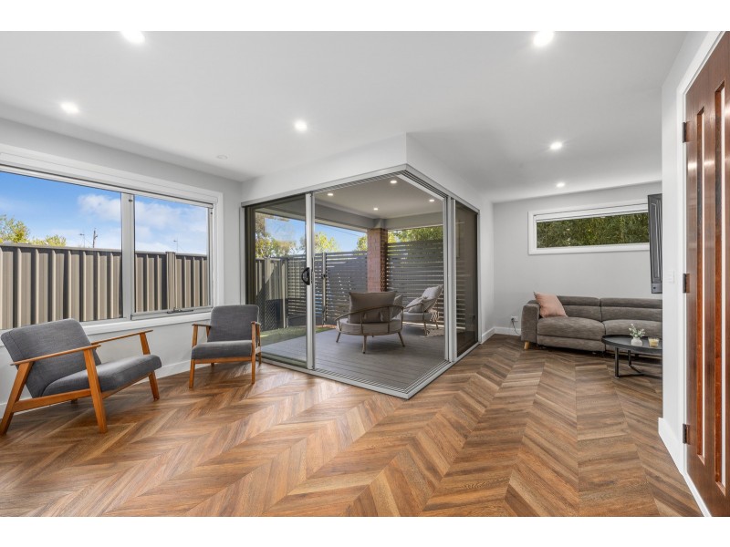 2/11 Pollock Street, Chifley ACT 2606