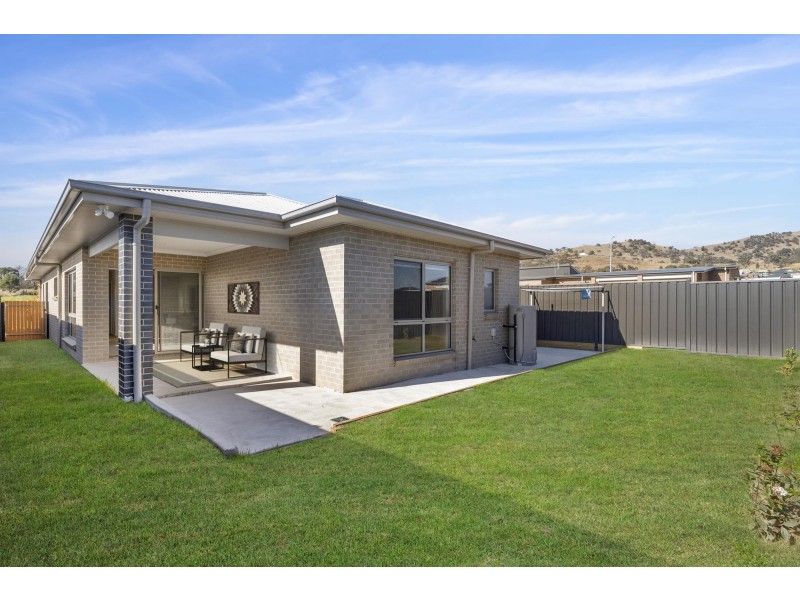 76 Alpine Ash Way, Tralee NSW 2620