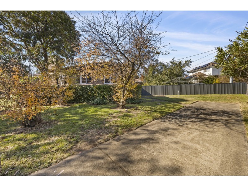 1 Gormanston Crescent, Deakin ACT 2600