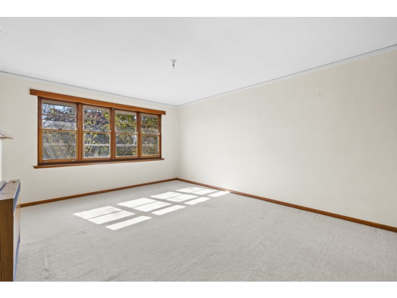 1 Gormanston Crescent, Deakin ACT 2600