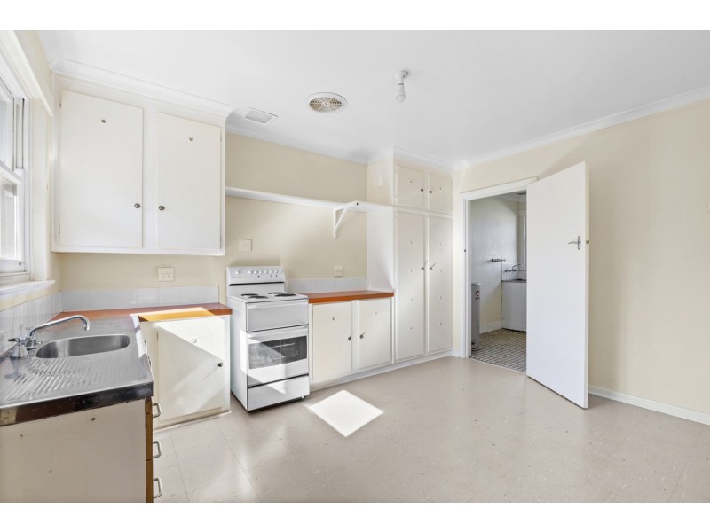 1 Gormanston Crescent, Deakin ACT 2600