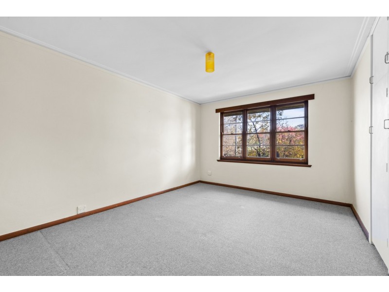 1 Gormanston Crescent, Deakin ACT 2600