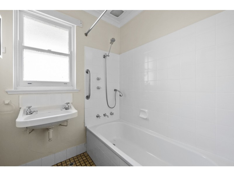 1 Gormanston Crescent, Deakin ACT 2600