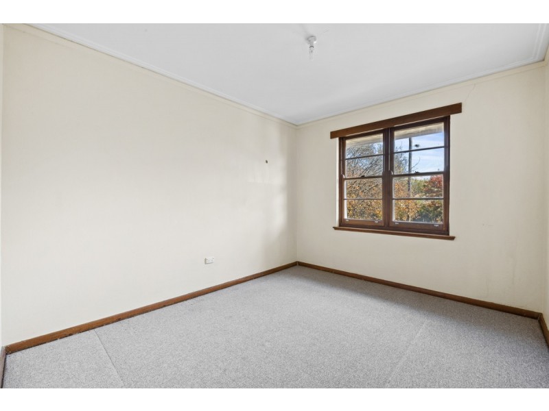 1 Gormanston Crescent, Deakin ACT 2600