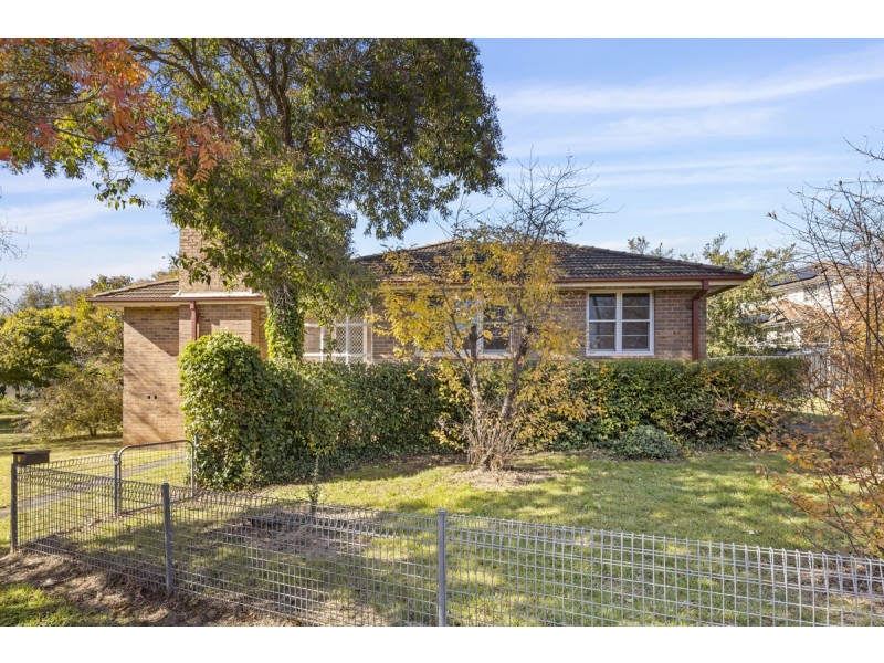 1 Gormanston Crescent, Deakin ACT 2600
