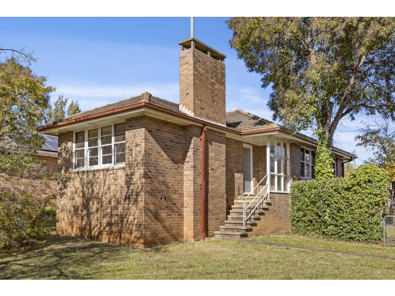1 Gormanston Crescent, Deakin ACT 2600