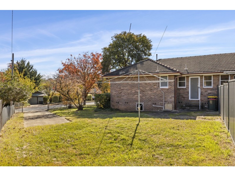 1 Gormanston Crescent, Deakin ACT 2600