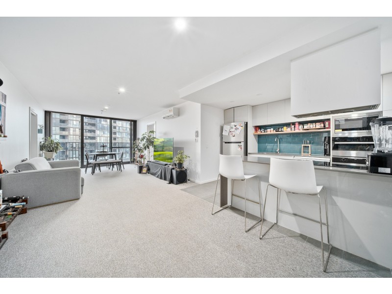 2004/120 Eastern Valley Way, Belconnen ACT 2617