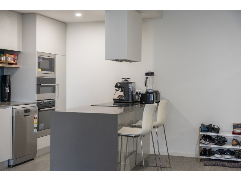 2004/120 Eastern Valley Way, Belconnen ACT 2617