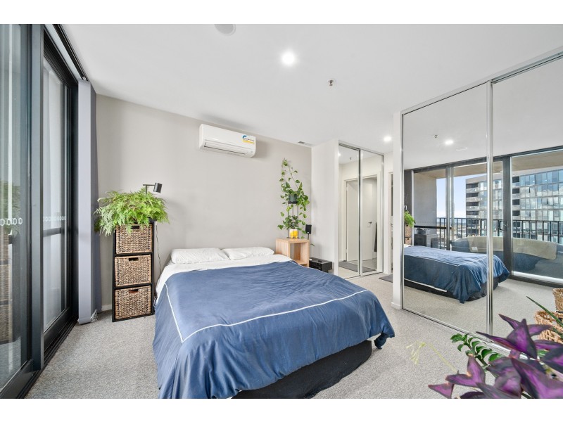 2004/120 Eastern Valley Way, Belconnen ACT 2617