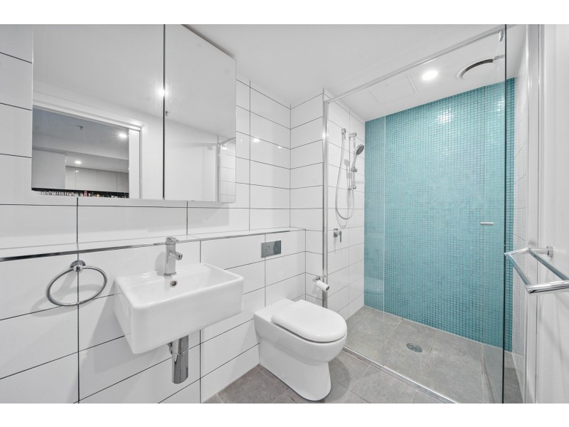 2004/120 Eastern Valley Way, Belconnen ACT 2617
