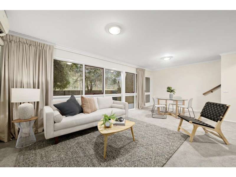 4 McMinn Close, Phillip ACT 2606