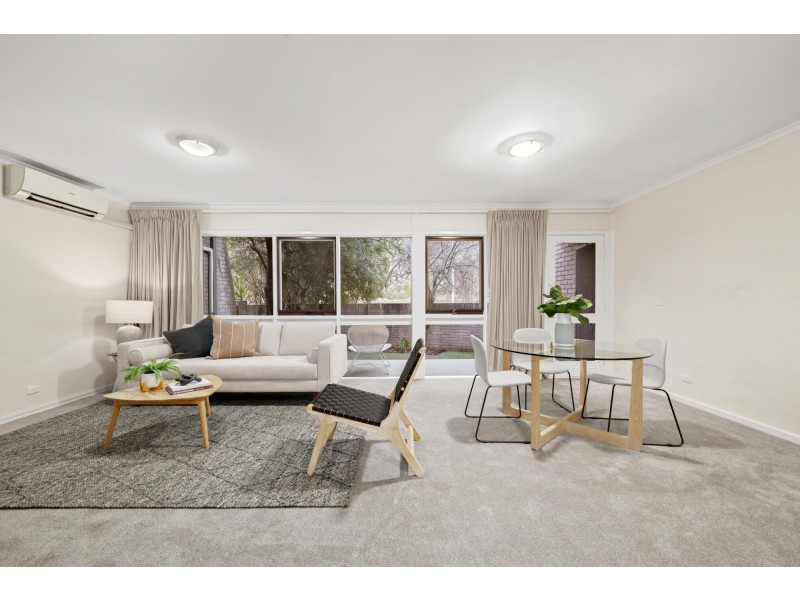 4 McMinn Close, Phillip ACT 2606