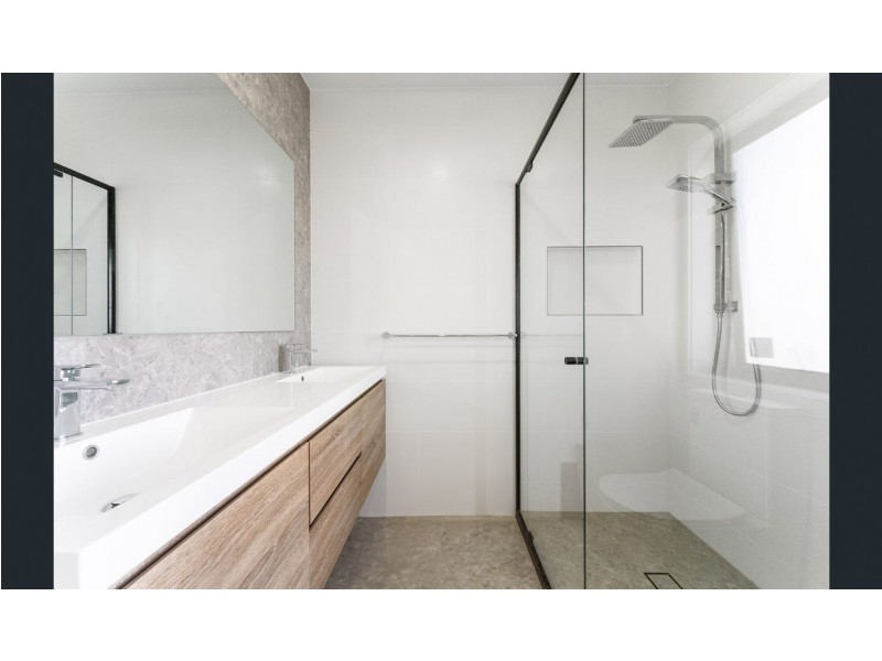 2 Roselawn Avenue, Googong NSW 2620